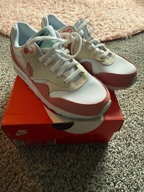 Nike kid’s Pink & White Air Max Sneakers